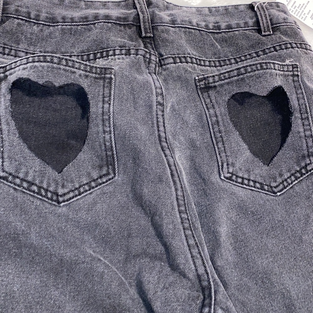 Black high waisted jeans fake heart back pockets - Picture 10 of 11